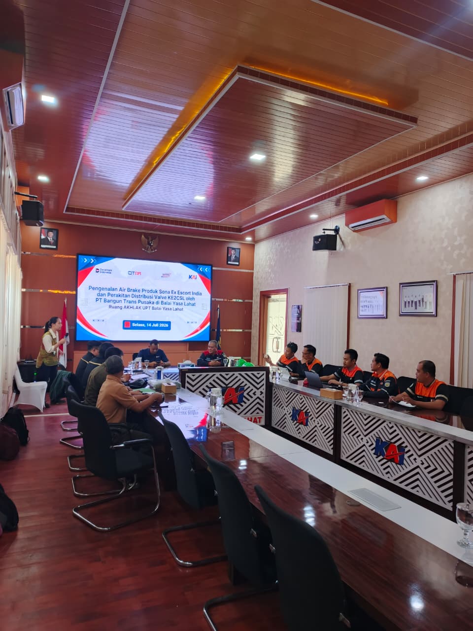 Pengenalan Air Brake Produk Sona Ex Escort India dan Perakitan Distributor Valve KE2CSL dari PT Bangun Trans Pusaka di Balai Yasa Lahat